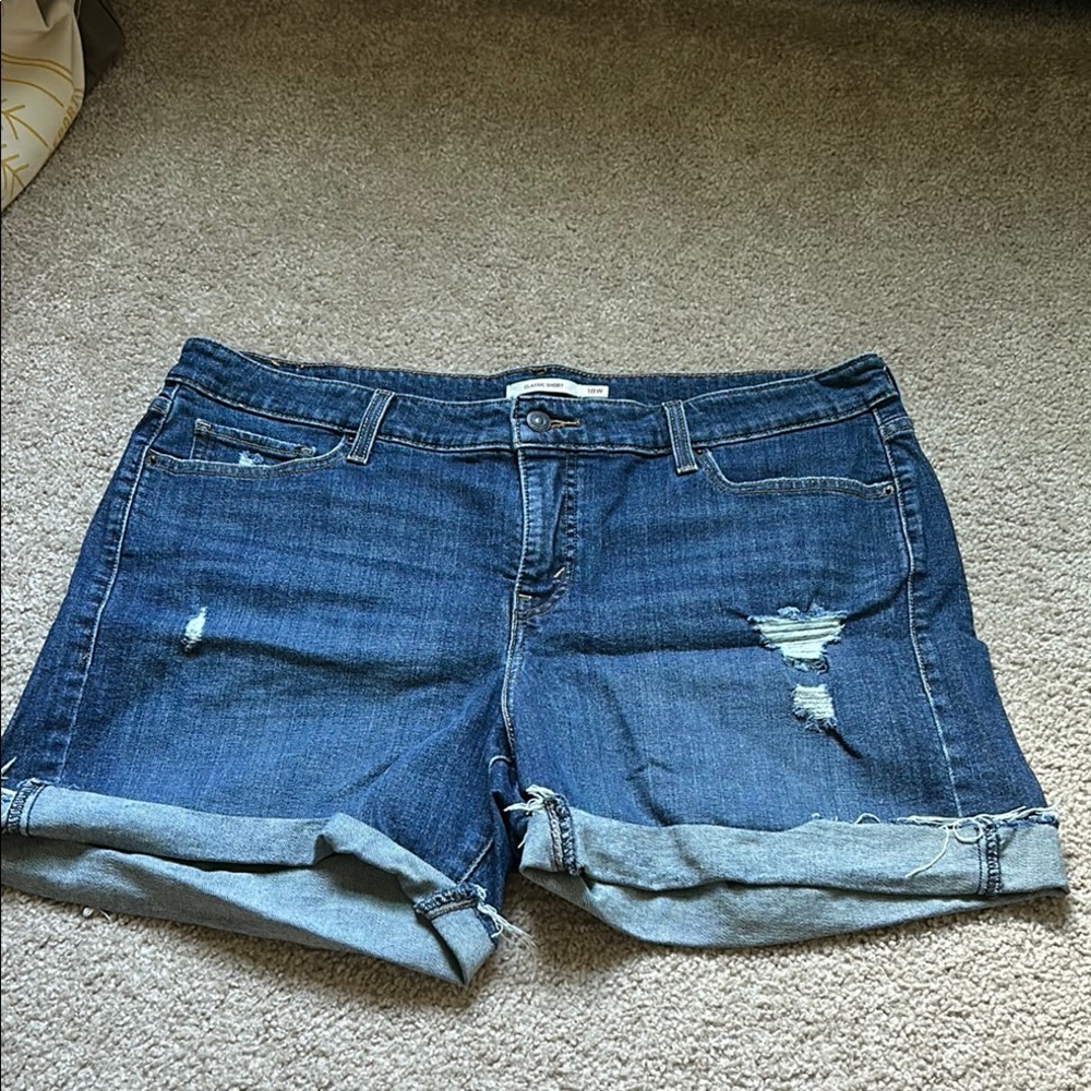 Levi’s Classic Denim Shorts for Women W size 18